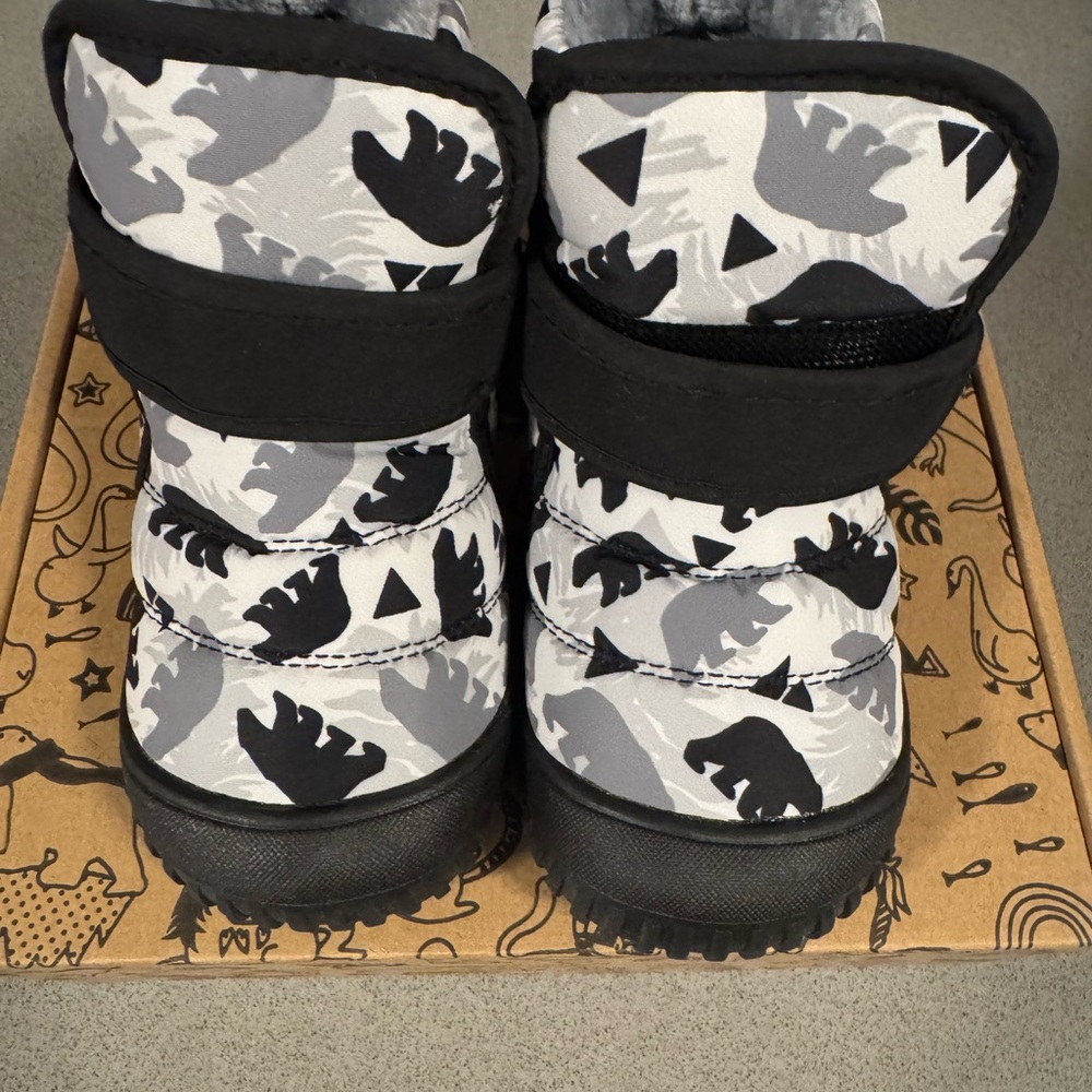 BRAND NEW Kids Winter Boots | Bear - Picture 3 of 6